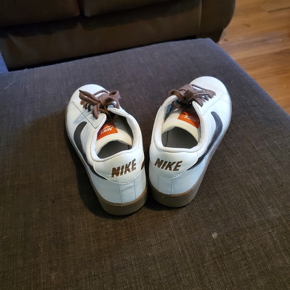 White and brown Nike sneakers size 8.5 - Picture 2 of 5
